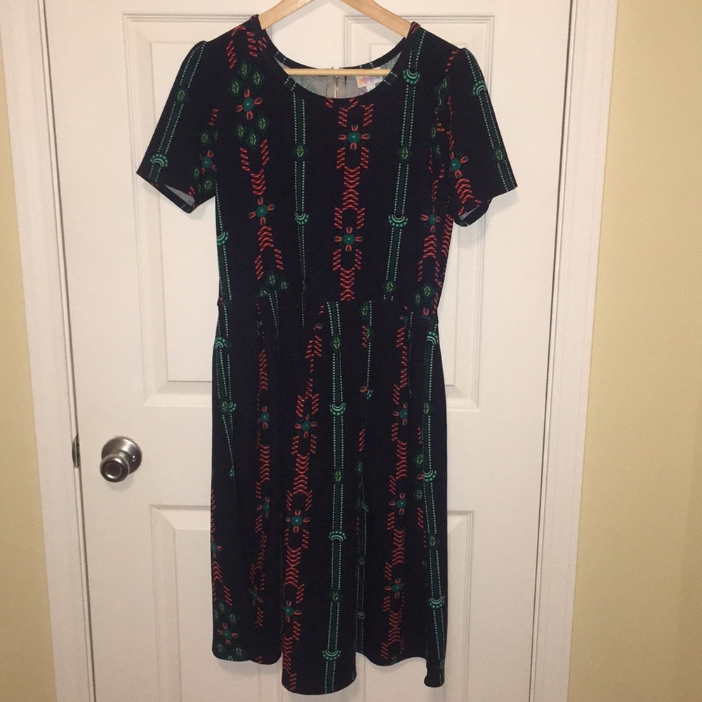 STUNNING ✨ LULAROE AMELIA